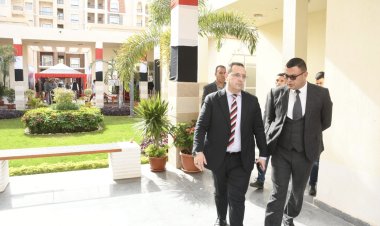 صور.. نائب رئيس المجتمعات العمرانية يتفقد اللجان الانتخابية بالعاصمة الإدارية الجديدة