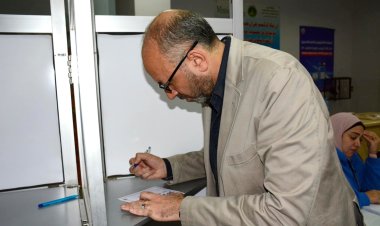 أمين صندوق الزمالك يدلي بصوته في الانتخابات الرئاسية 2024