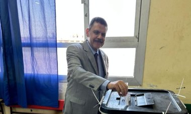 صور.. رئيس شركة الدلتا للسكر يدلي بصوته في انتخابات الرئاسة