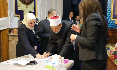 شيخ الأزهر يدلى بصوته فى الانتخابات الرئاسية بمصر الجديدة