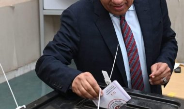 وزير قطاع الأعمال العام يدلي بصوته في الانتخابات الرئاسية