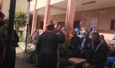 «بالجلابية و القفطان».. أهالي المراغة في سوهاج يسطرون ملحمة أمام اللجان (صور)