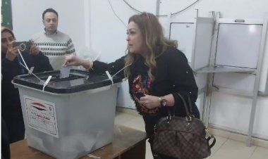 نهال عنبر تُدلي بصوتها في الانتخابات الرئاسية 2024 بالعجوزة.. صور