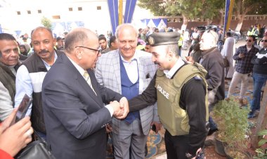 محافظ أسيوط يتفقد عددًا من مقار لجان الانتخابات الرئاسية بحي شرق