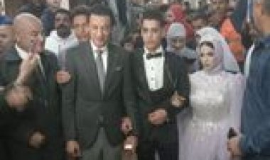 عروسان يدليان بصوتيهما في منشأة القناطر بالجيزة