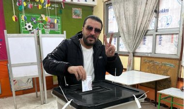 مصطفى كامل يدلى بصوته فى انتخابات الرئاسة باليوم الأول