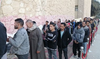 باليوم الثاني.. توافد المواطنيين على المقار الانتخابية قبل بدء التصويت (صور)