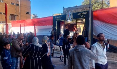 «طوابير».. أهالى منشية ناصر يحتشدون أمام اللجان للمشاركة بالانتخابات الرئاسية