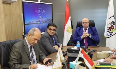 محافظ بني سويف يتابع بدء فتح اللجان مع بداية التصويت في ثاني أيام إجراء انتخابات الرئاسة