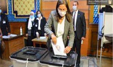 وزيرة التخطيط تُدلى بصوتها فى الانتخابات الرئاسية بدائرة مصر الجديدة