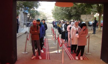 تواجد المواطنين أمام لجنة محمد الراعى فى البساتين للإدلاء بأصواتهم في انتخابات الرئاسة (صور)