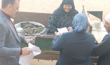 الحاجة رئيفة 70 عامًا من أمام لجنتها بالفيوم: «صايمة وتعبانة بس خايفة على بلدي»