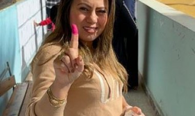 المنتجة شيرين مجدي تُدلي بصوتها وتصرح: إقبال كبير على المشاركة بالانتخابات الرئاسية