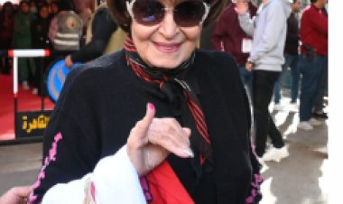 بـ«العلم المصري».. سميرة أحمد تدلي بصوتها في الانتخابات الرئاسية (صور)