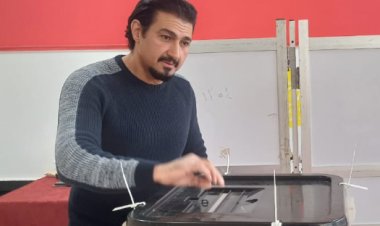 ياسر جلال يدلي بصوته الانتخابي فى إحدى لجان 6 أكتوبر