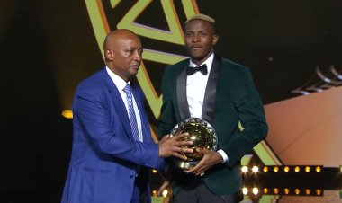 للمرة الأولى بمسيرته.. النيجيري فيكتور أوسيمين أفضل لاعب في إفريقيا