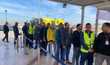 «طوابير».. توافد الناخبين على لجان مطار القاهرة الدولي فى ثالث أيام التصويت