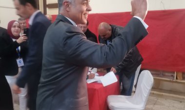 المدير التنفيذي لـ الوطنية للانتخابات يدلي بصوته في «قصر الدوبارة» بوسط البلد (صور)