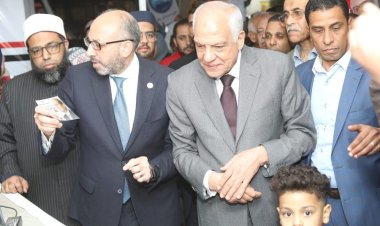 محافظ الجيزة يواصل جولاته المسائية لمتابعه اللجان الانتخابية ببولاق الدكرور