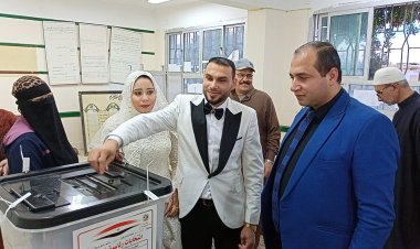 بـ البدلة وفستان الفرح.. عروسان يدليان بصوتيهما في الانتخابات الرئاسية بكفر الشيخ (صورة)