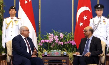 سفير مصر الجديد لدى سنغافورة يقدم أوراق إعتماده لرئيس الجمهورية