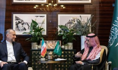 وزير الخارجية السعودي يلتقي وزير الخارجية الإيراني