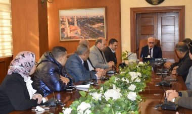 محافظ بورسعيد يناقش استعدادات المحافظة لاستقبال أعياد النصر