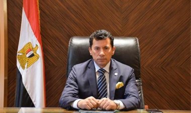 «صبحي» يطمئن هاتفيًا على بعثة الأهلي قبل خوض منافسات «المونديال»