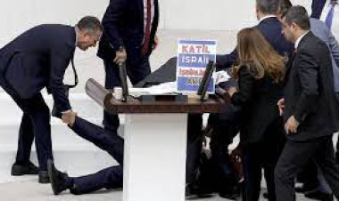 صور.. نائب تركي يصاب بأزمة قلبية خلال حديثة عن الاحتلال الإسرائيلي