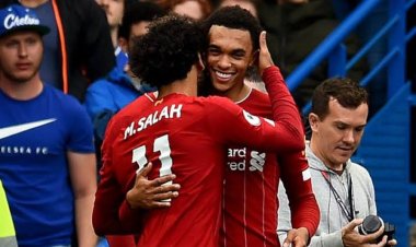 أرنولد يتغنى بصلاح: قائد وملهم سنحكي عنه لأحفادنا