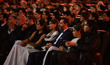 يسرا وسميح ساويرس على رأس الحضور في حفل افتتاح مهرجان الجونة