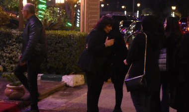 صور.. الدكتورة إيناس عبدالدايم تتلقى العزاء في وفاة زوجها.. و"مدبولي" على رأس المعزيين