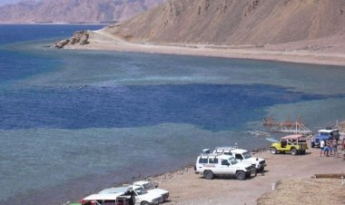 عاجل| انتقال فرق التحقيق المصرية لموقع إسقاط الجسم الطائر في دهب