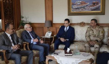 محافظ بورسعيد يستقبل لجنة من الرقابة الإدارية والهيئة الهندسية والكلية الفنية