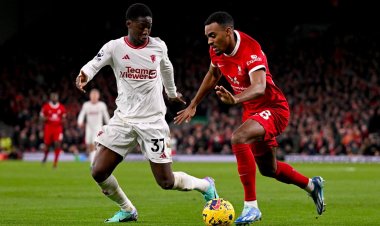 ليفربول يفشل في استعادة صدارة البريميرليج ويتعادل سلبيًا مع مانشستر يونايتد