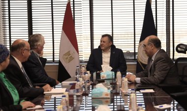 وزير السياحة والآثار يعقد اجتماعاً لمناقشة استراتيجية للترويج لسياحة اليخوت في مصر