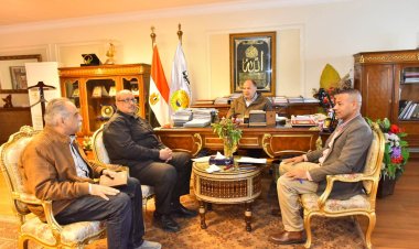 محافظ أسيوط يوجه باستمرار ضخ السلع الأساسية بالمنافذ والأسواق لتلبية احتياجات المواطنين