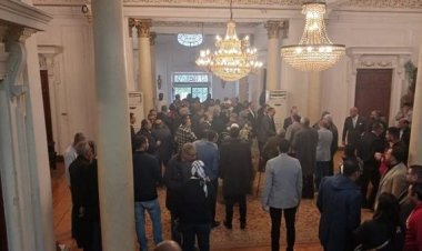 «هو يمشي مش هنمشي» هتافات بمقر حزب الوفد تطالب برحيل «عبد السند يمامة»