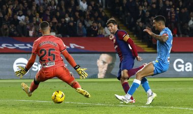 برشلونة يحقق فوزا صعبا على ألميريا في الدوري الإسباني