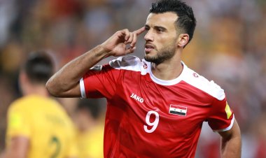 بعد استبعاده من المنتخب.. عمر السومة يعلن اعتزال اللعب الدولي