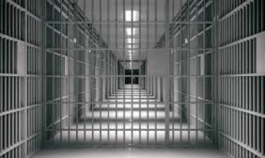 رجل يحصل على البراءة  بعد 48 عامًا في السجن