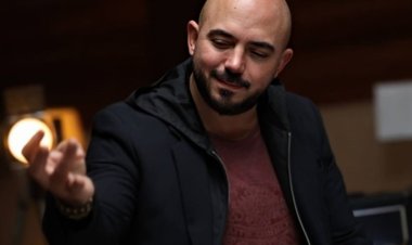 محمود العسيلي: عمرو دياب أسطورة حية.. وأحمد سعد يعيش عصره الذهبي