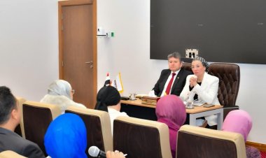 وزيرة البيئة تلتقى بالعاملين بجهاز تنظيم إدارة المخلفات لإستعراض خطط واستراتيجيات الجهاز