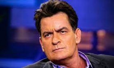 تشارلي شين يتعرض للاعتداء في منزله في ماليبو.. واعتقال والمشتبه بها