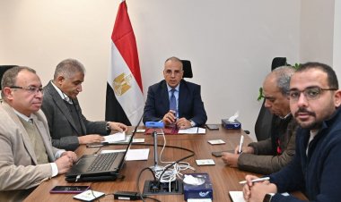 وزير الري يتابع آليات التعامل مع الإحتياجات المائية للزراعة خلال الموسم الصيفى المقبل