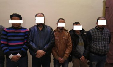 سقوط عصابة شرطة مزيفة سرقوا أجنبى بالوراق 