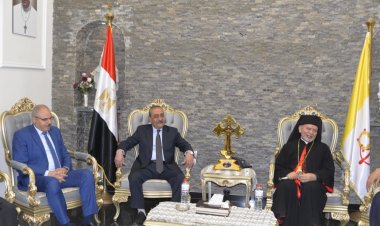 محافظ الإسماعيلية يهنئ الأقباط الكاثوليك بعيد الميلاد المجيد
