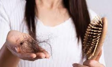 تعرفي على أسباب تساقط الشعر