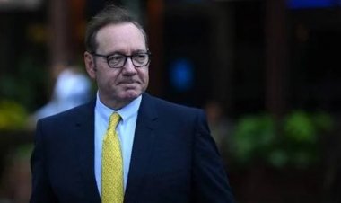 كيفن سبيسي يعيد تقديم أداء فرانك أندروود ويُطلق فكرة الترشح للرئاسة المملكة المتحدة