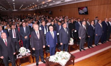 تسليم العقود المؤمنة للمنتفعين بالأراضي الزراعية بمناطق سهل الطينة وسهل الحسينية ومثلث الخير